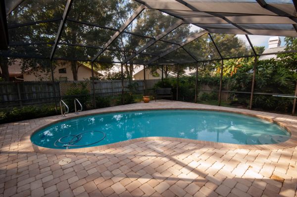 Pool Pavers Placement